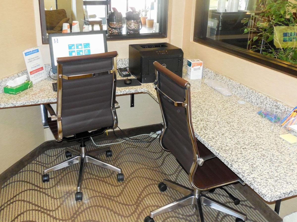 Giles Hotel Inn And Suites Pulaski Екстериор снимка