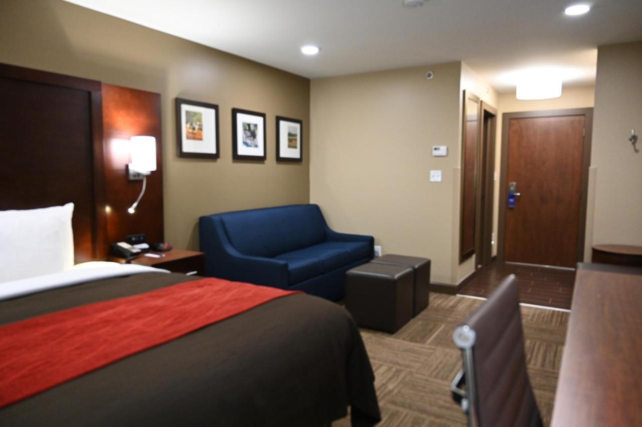 Giles Hotel Inn And Suites Pulaski Екстериор снимка