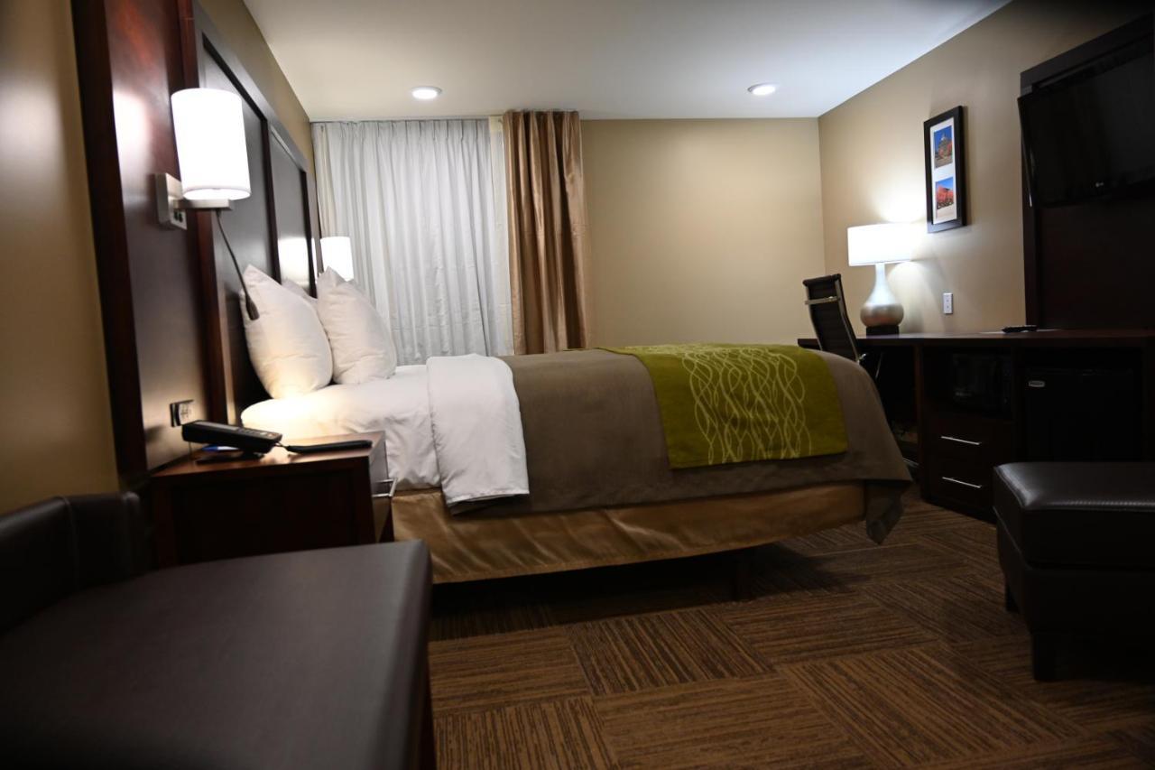 Giles Hotel Inn And Suites Pulaski Екстериор снимка