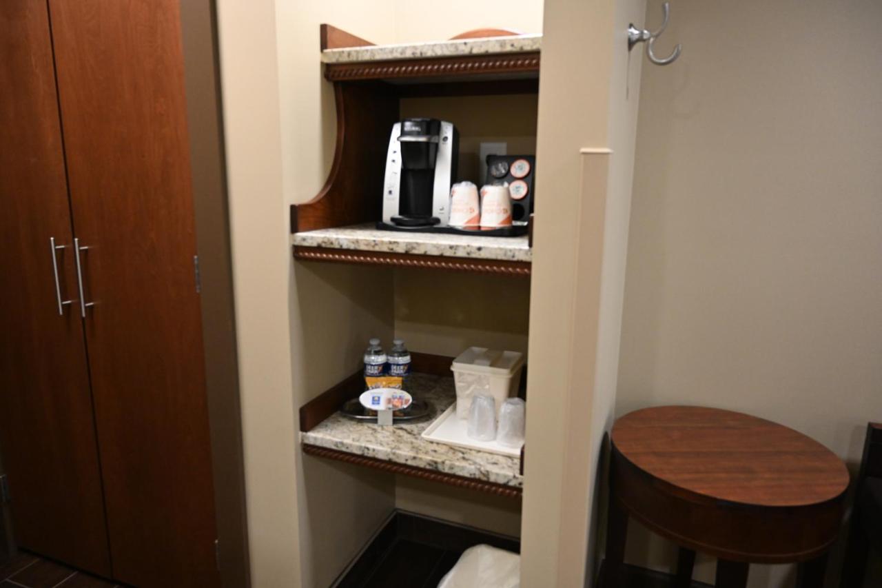 Giles Hotel Inn And Suites Pulaski Екстериор снимка
