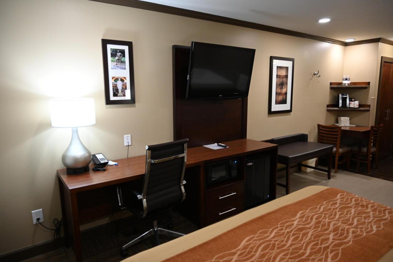 Giles Hotel Inn And Suites Pulaski Екстериор снимка
