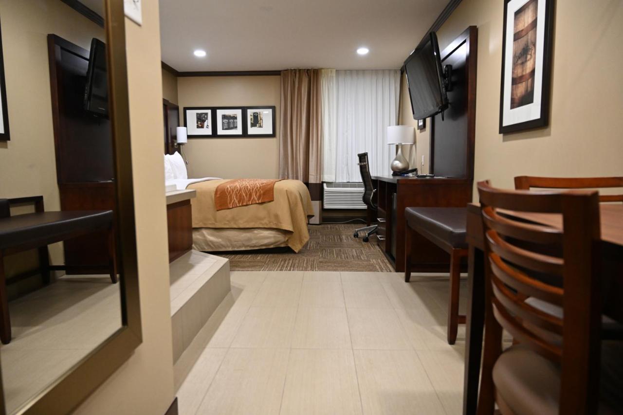 Giles Hotel Inn And Suites Pulaski Екстериор снимка
