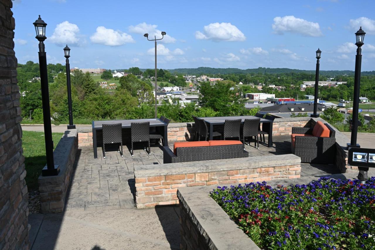 Giles Hotel Inn And Suites Pulaski Екстериор снимка