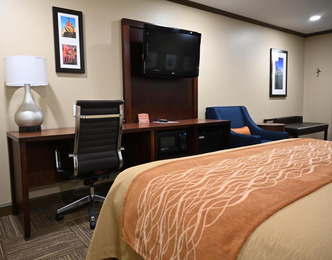 Giles Hotel Inn And Suites Pulaski Екстериор снимка