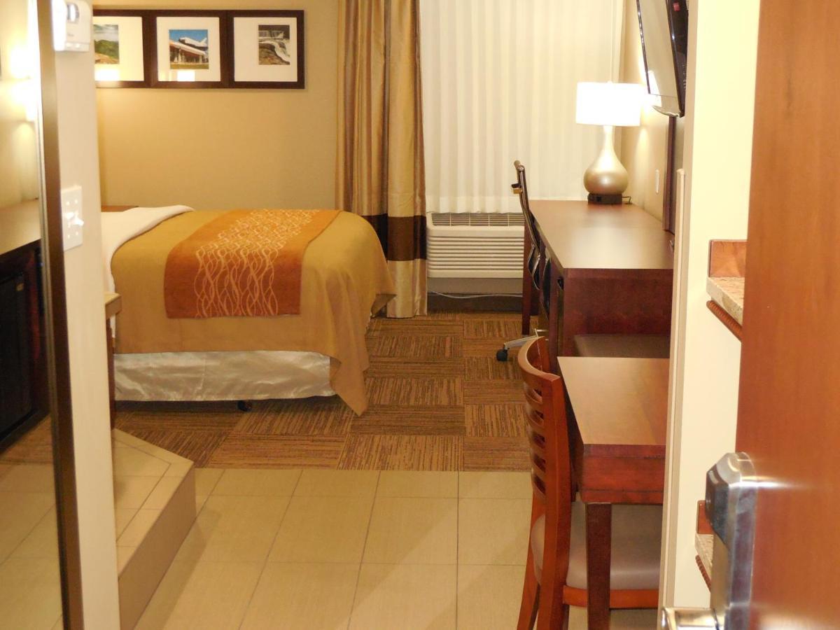 Giles Hotel Inn And Suites Pulaski Екстериор снимка