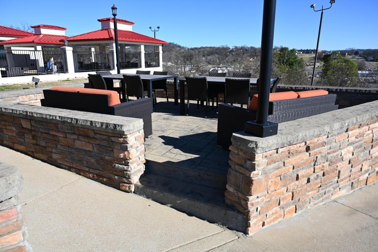 Giles Hotel Inn And Suites Pulaski Екстериор снимка