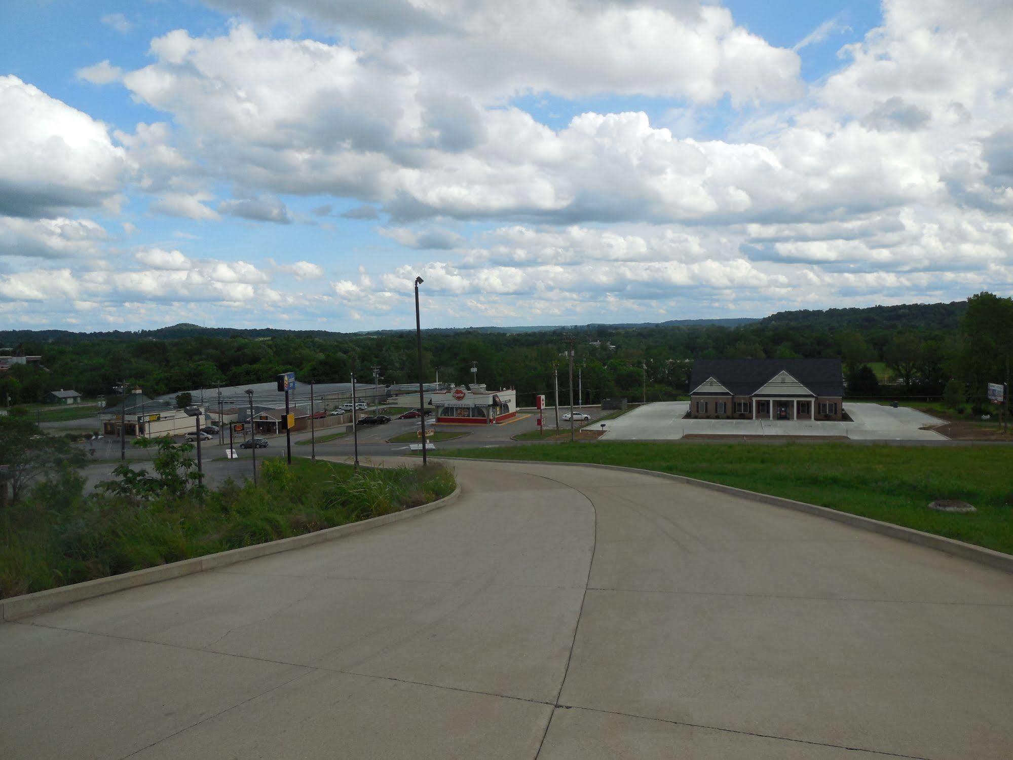 Giles Hotel Inn And Suites Pulaski Екстериор снимка