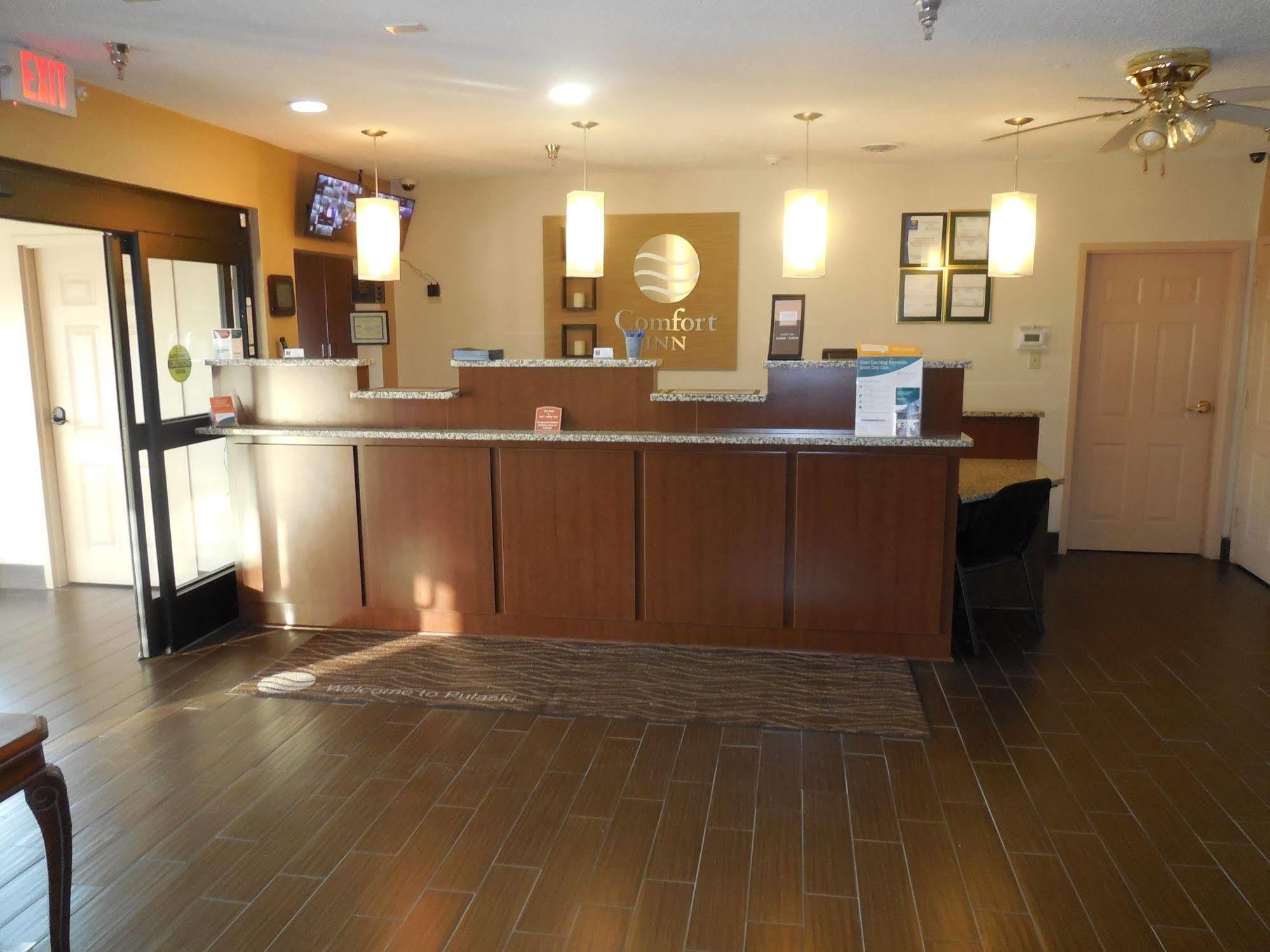 Giles Hotel Inn And Suites Pulaski Екстериор снимка