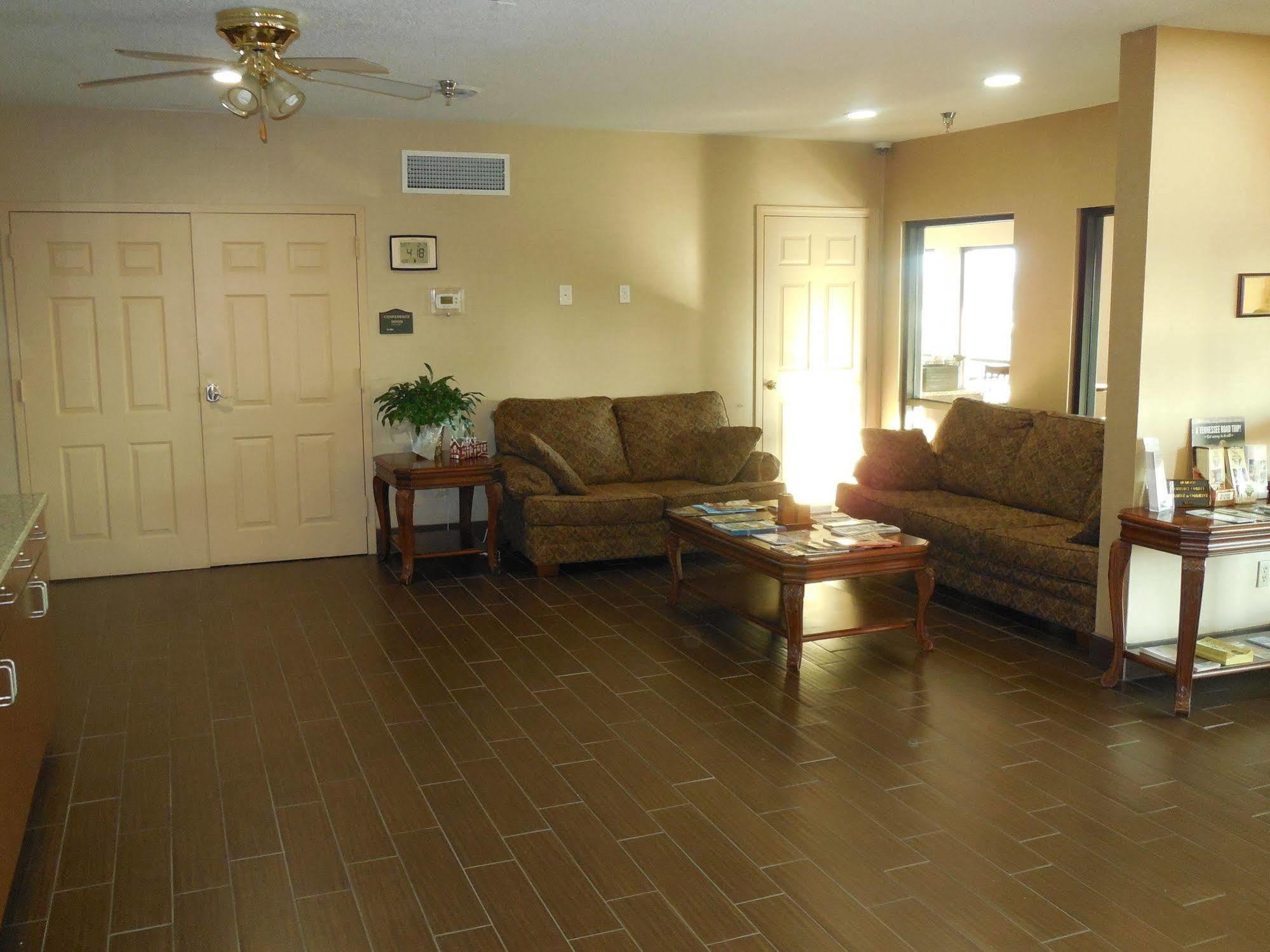 Giles Hotel Inn And Suites Pulaski Екстериор снимка