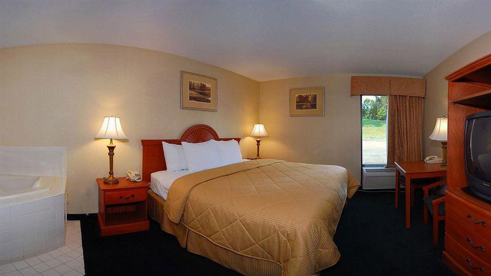 Giles Hotel Inn And Suites Pulaski Екстериор снимка